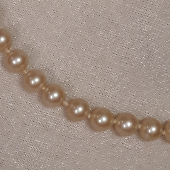 Vintage Monet Pearl Necklace 18" - Picture 5 of 8